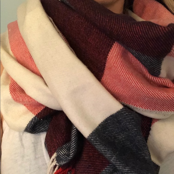 Checkered blanket scarf - Picture 4 of 5